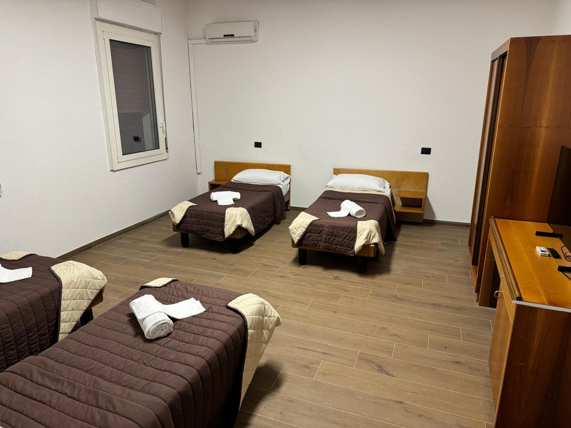 Hotel La Torre ฟอร์มิจิเน ภายนอก รูปภาพ